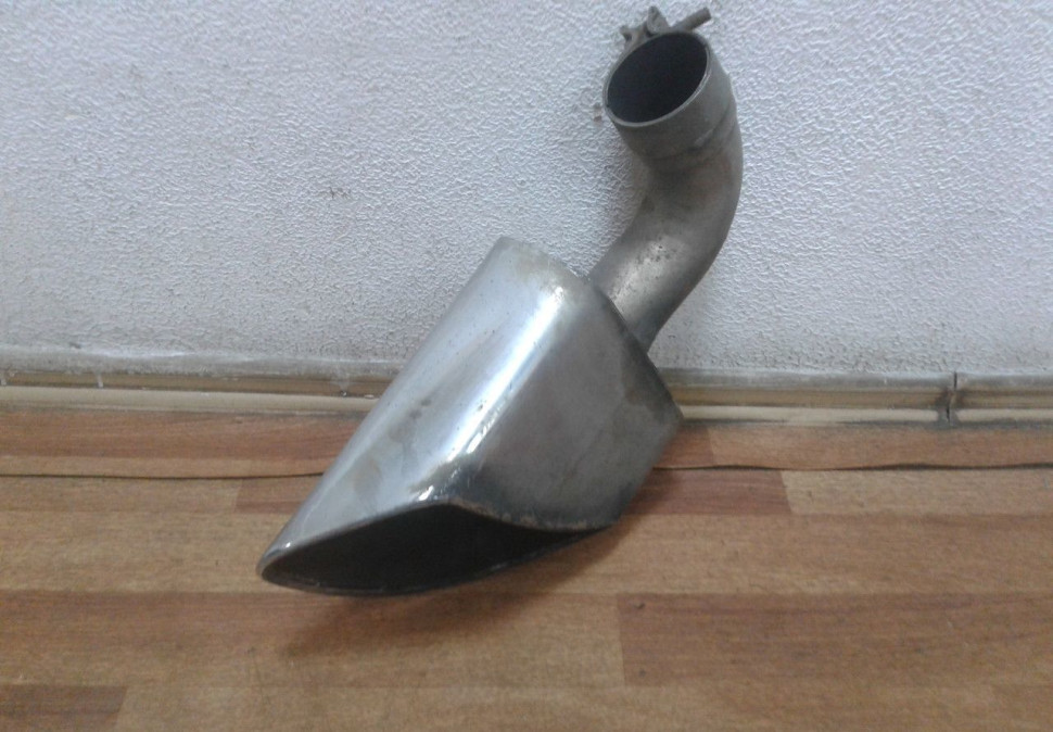 Насадка глушителя левая Volkswagen Touareg NF oem 7p6253681 (мал вмятина) (скл-3)
