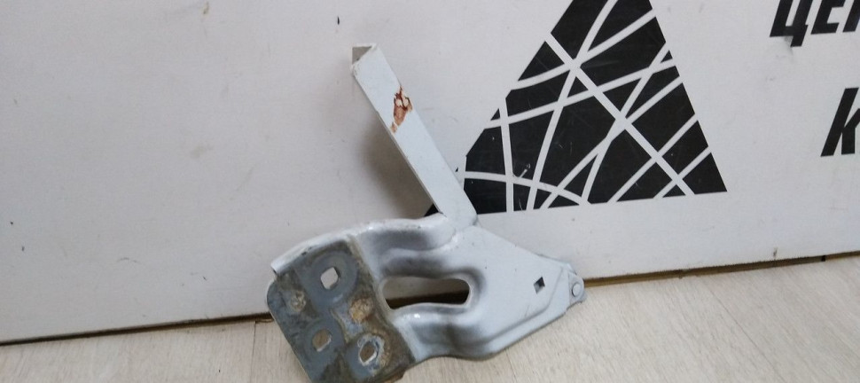 Петля капота левая Volkswagen Touareg Oem 7L6823301B Петля капота левая Volkswagen Touareg Oem 7L6823301B