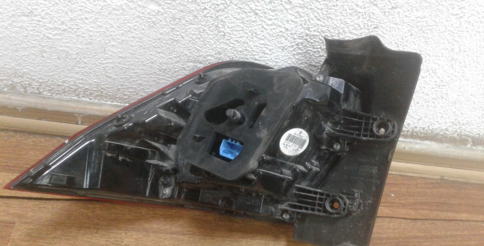 Фонарь правый внешний Volkswagen Tiguan 2 oem 5na945208c (трещина)