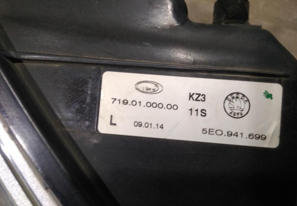 Фара противотуманная левая бу Skoda Octavia A7 OEM 5E0941699