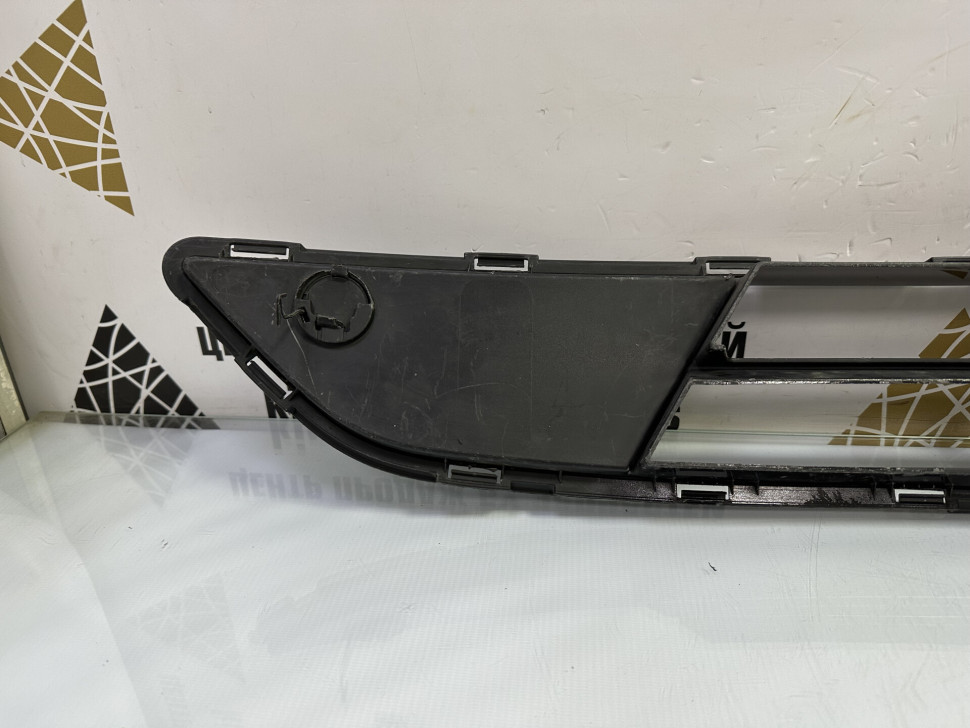Решетка переднего бампера Hyundai Grandeur 5 2011 OEM 865613V100
