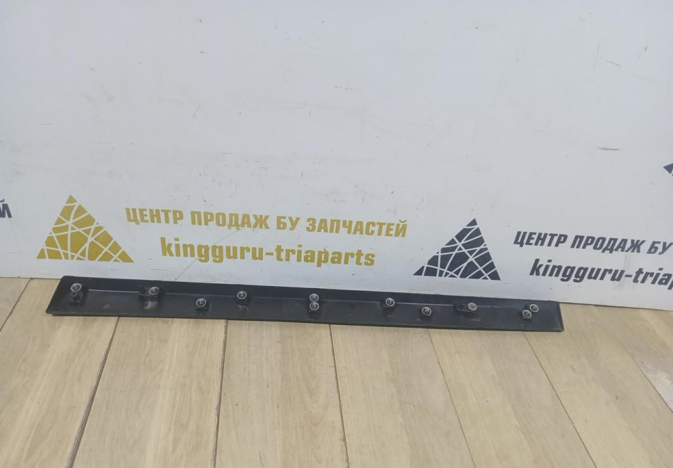 Молдинг двери передний левый BMW X1 F48 OEM 51137352091 Молдинг двери передний левый BMW X1 F48 OEM 51137352091
