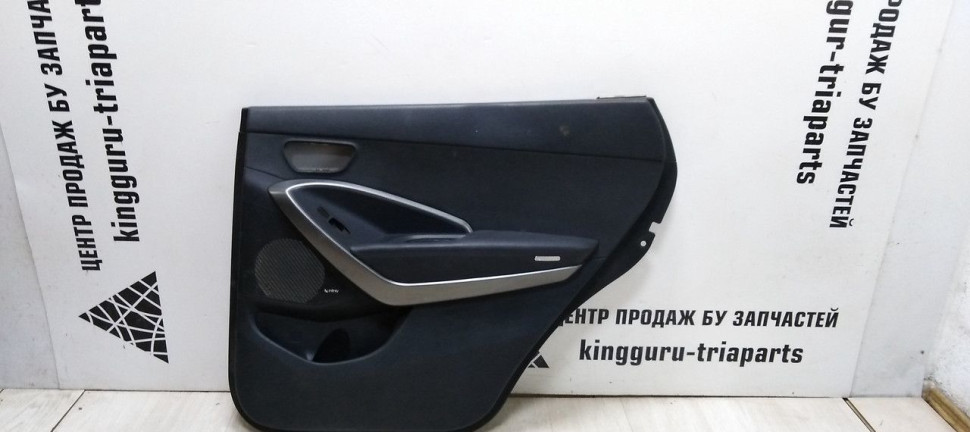 Обшивка двери задняя правая Hyundai Grand Santa Fe 3 (15-18) oem 83321B8000 (скл-3)