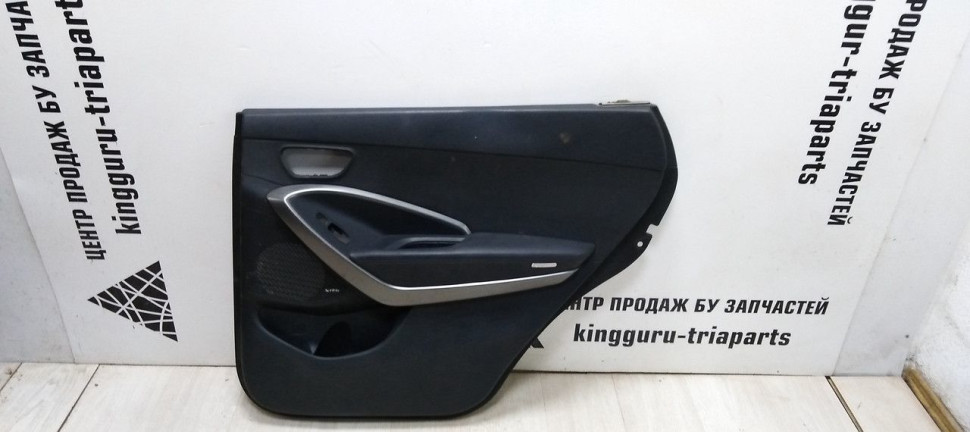 Обшивка двери задняя правая Hyundai Grand Santa Fe 3 (15-18) oem 83321B8000 (скл-3)