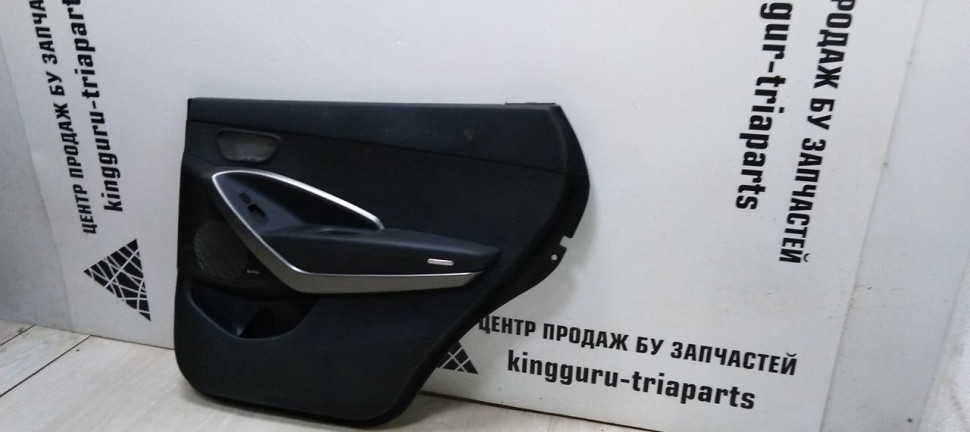 Обшивка двери задняя правая Hyundai Grand Santa Fe 3 (15-18) oem 83321B8000 (скл-3)