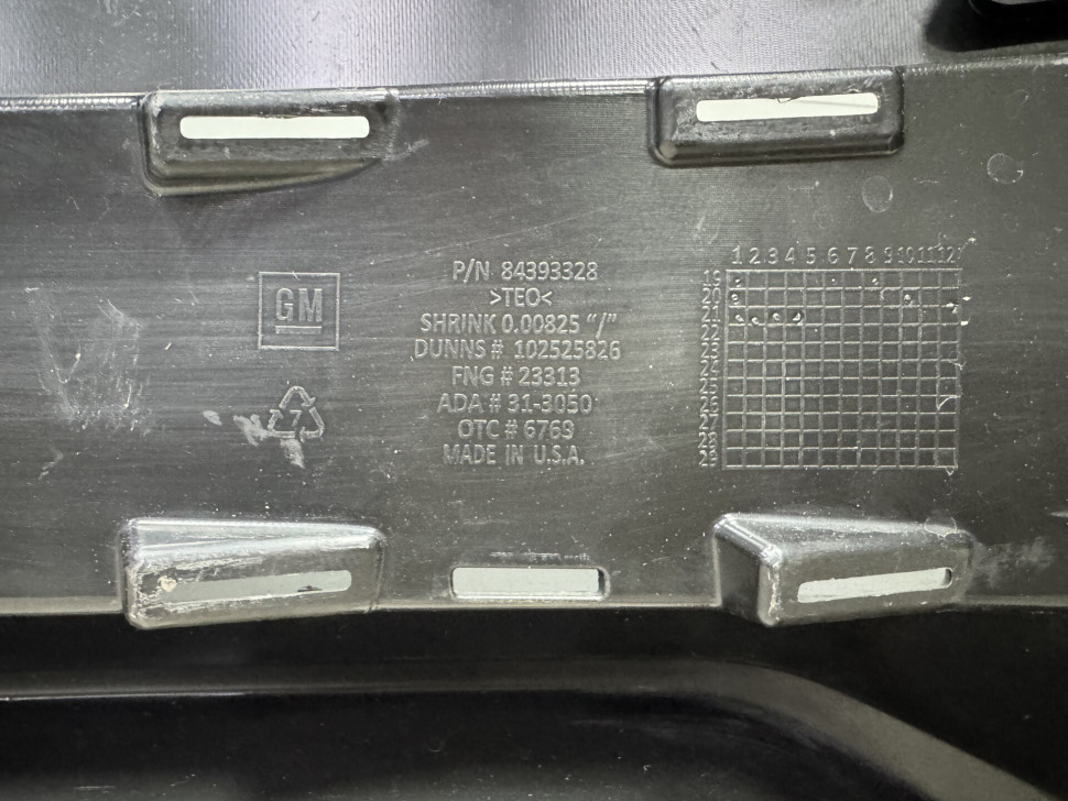 Бампер передний Cadillac Escalade 5 2020 OEM 84843488