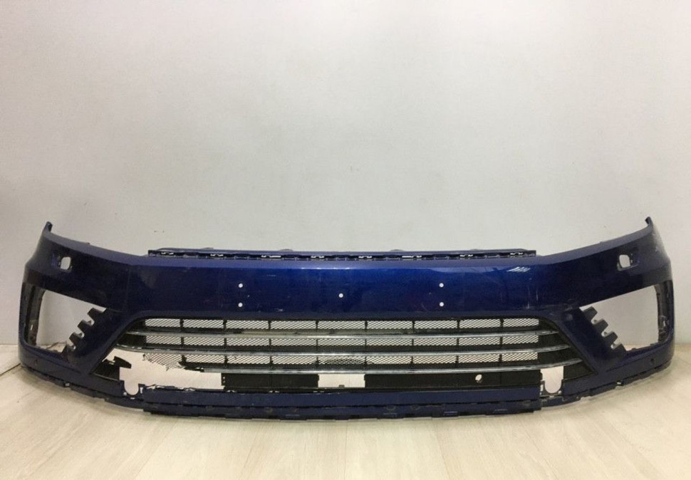 Бампер передний Volkswagen Touareg NF R-Line (14>) oem 7P6807221F (мал.трещины)