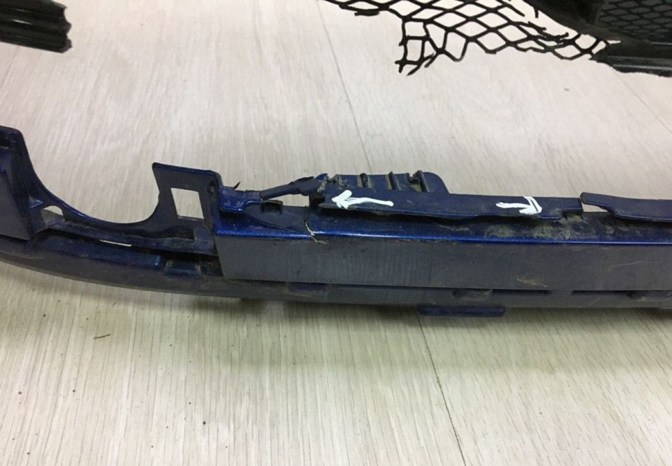 Бампер передний Volkswagen Touareg NF R-Line (14>) oem 7P6807221F (мал.трещины)