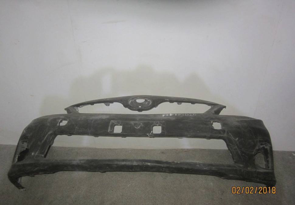 Бампер передний Toyota Camry v40 (потертости, трещина) (скл-3)