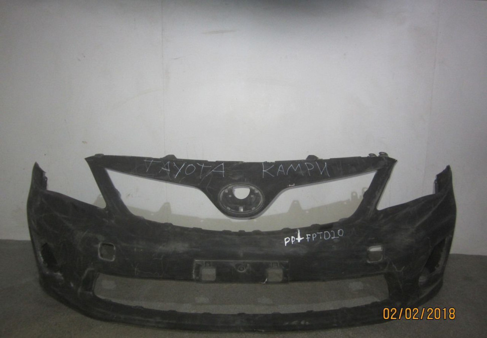 Бампер передний Toyota Camry v40 (потертости, трещина) (скл-3)