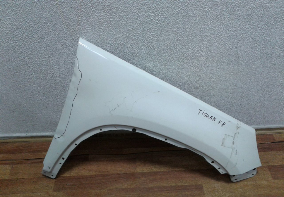Крыло переднее правое Volkswagen Tiguan (07-16) вмятина Крыло переднее правое Volkswagen Tiguan (07-16) вмятина