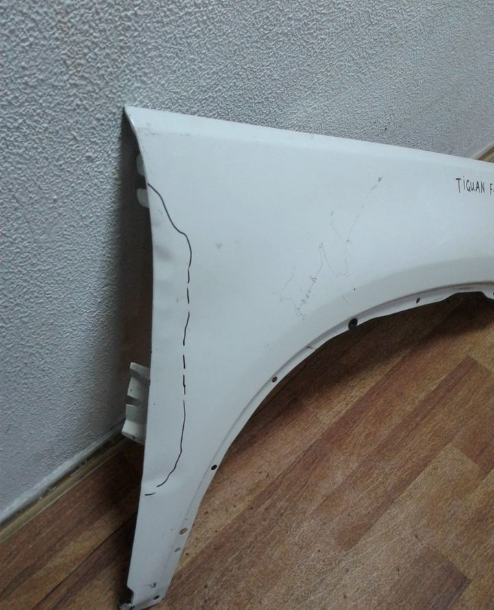 Крыло переднее правое Volkswagen Tiguan (07-16) вмятина Крыло переднее правое Volkswagen Tiguan (07-16) вмятина