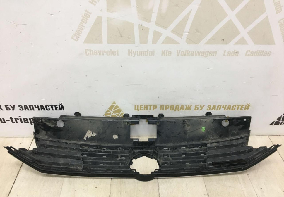 Решетка радиатора Volkswagen Passat B8 2015 oem 3G0853653D