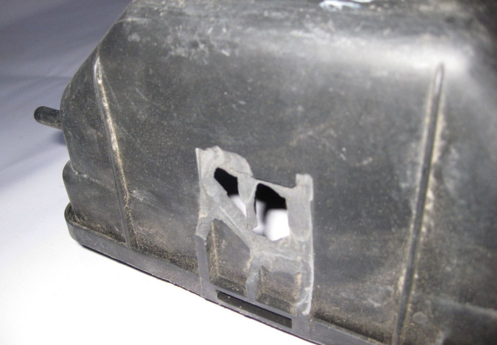 Крышка корпуса воздушного фильтра Daewoo Matiz (слом. 2 крепл.) oem 96344645 (скл-3)