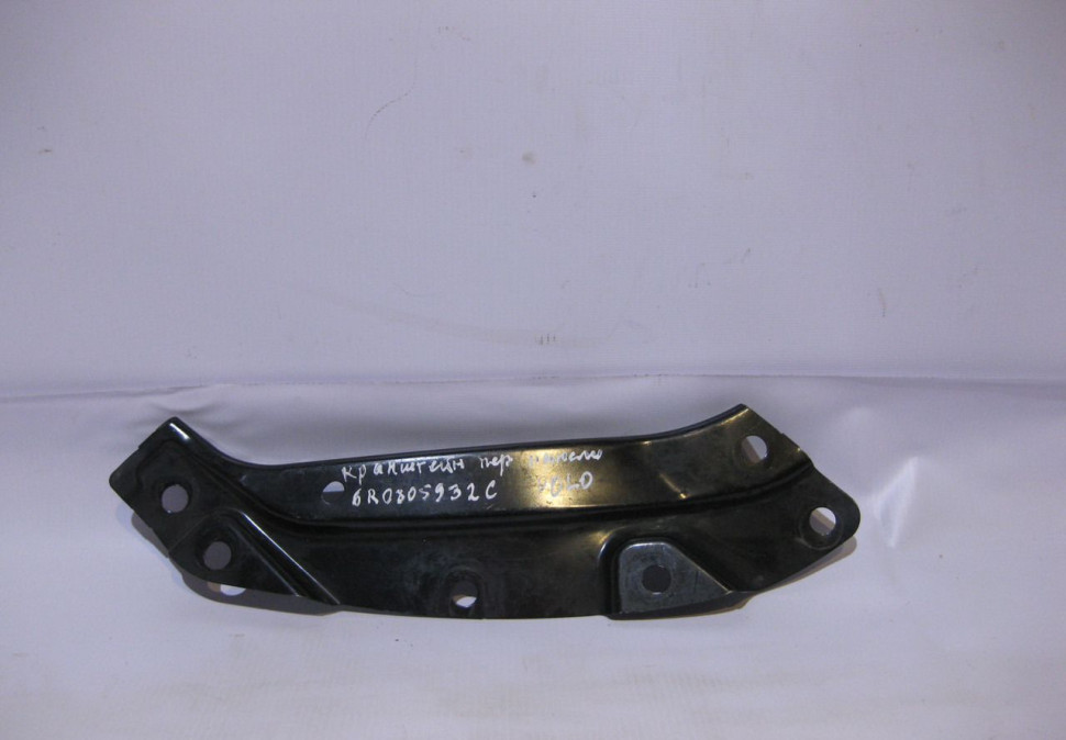 Суппорт фары правый Volkswagen Polo седан oem 6r0805932 (скл-3)