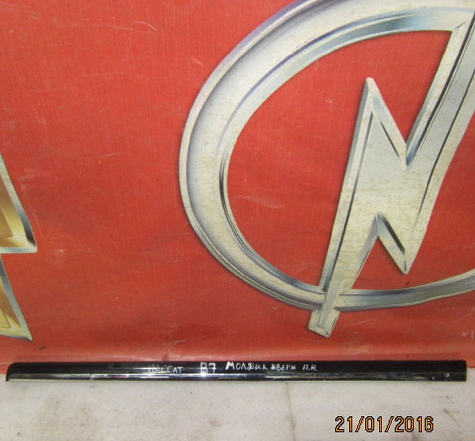 Молдинг двери передней правой VW passat b7