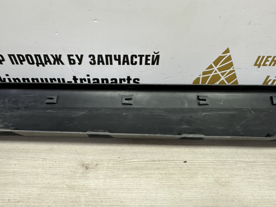 Порог правый Skoda Yeti OEM 5L0853856C Порог правый Skoda Yeti OEM 5L0853856C
