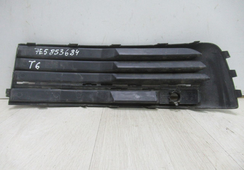 Решетка переднего бампера правая Volkswagen Transporter T6 oem 7e5853684 (трещина) Решетка переднего бампера правая Volkswagen Transporter T6 oem 7e5853684 (трещина)