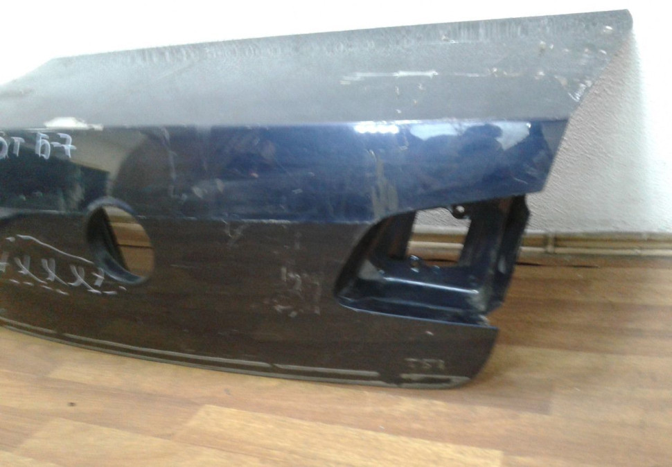 Крышка багажника Volkswagen Passat B7 (вмятина) Крышка багажника Volkswagen Passat B7 (вмятина)