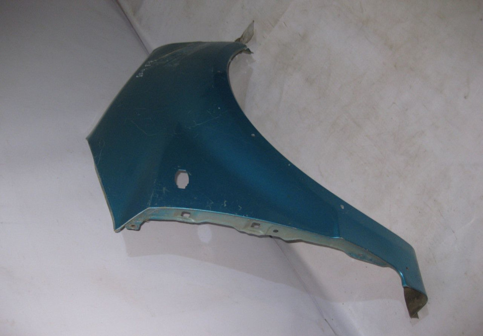 Крыло переднее правое Suzuki Sx 4 (вмятина)(скл-3)