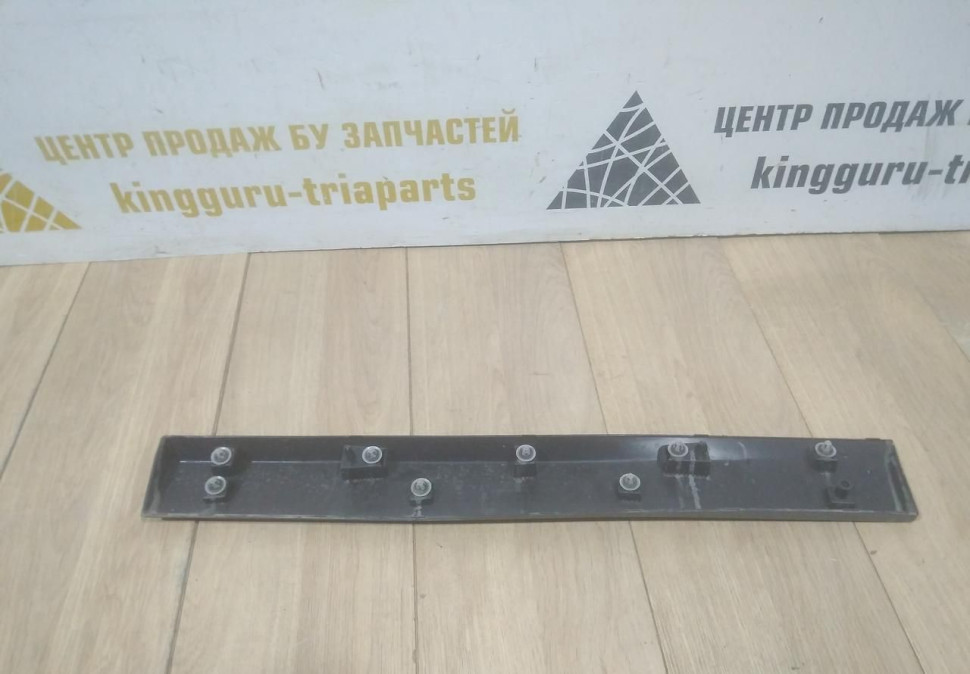 Молдинг двери задний правый бу BMW X1 F48 OEM 51137352094 Молдинг двери задний правый бу BMW X1 F48 OEM 51137352094