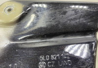 Кронштейн переднего правого крыла Skoda Yeti oem 5L0821142