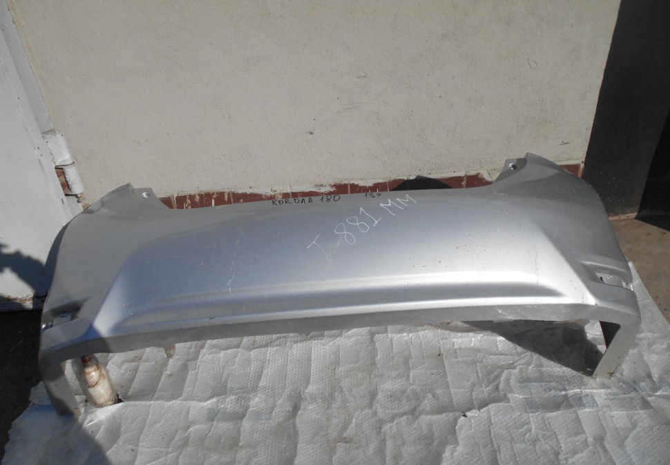 Задний бампер Toyota corolla e180 (скл3)