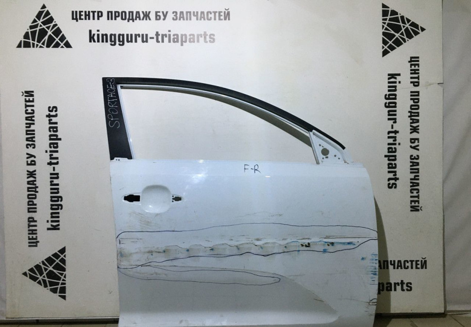 Дверь передняя правая Kia Sportage 3 oem 760043W000 (скл-3)