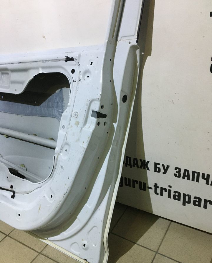 Дверь передняя правая Kia Sportage 3 oem 760043W000 (скл-3)