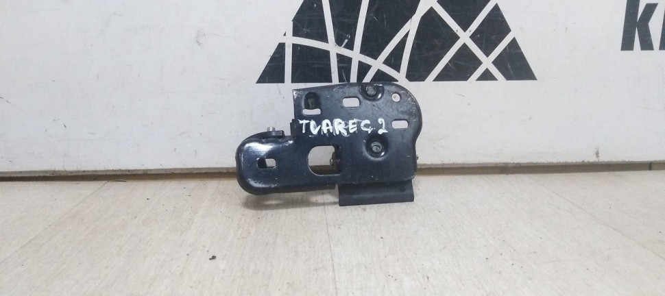 Замок капота Volkswagen Touareg 2 oem 7P0823480