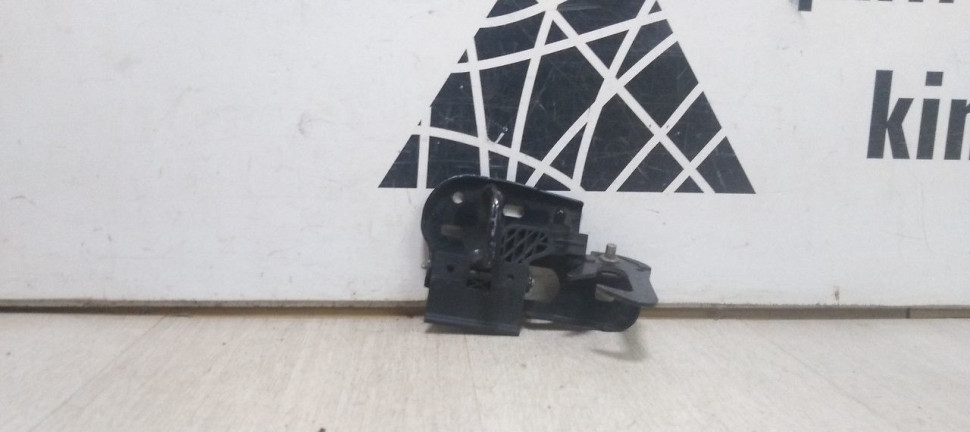 Замок капота Volkswagen Touareg 2 oem 7P0823480