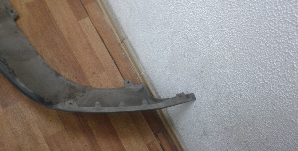 Спойлер заднего бампера Hyundai ix35 oem 866122y000