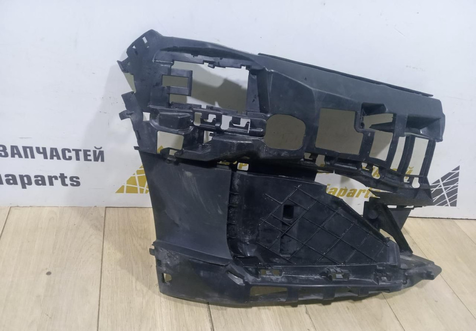 Кронштейн противотуманной фары правый бу BMW 7 G11 рестайлинг OEM 51117475186 Кронштейн противотуманной фары правый бу BMW 7 G11 рестайлинг OEM 51117475186