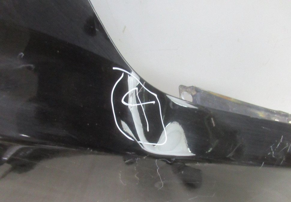 Крыло переднее правое Hyundai ix35 oem 663212S000 (небольшая вмятина)