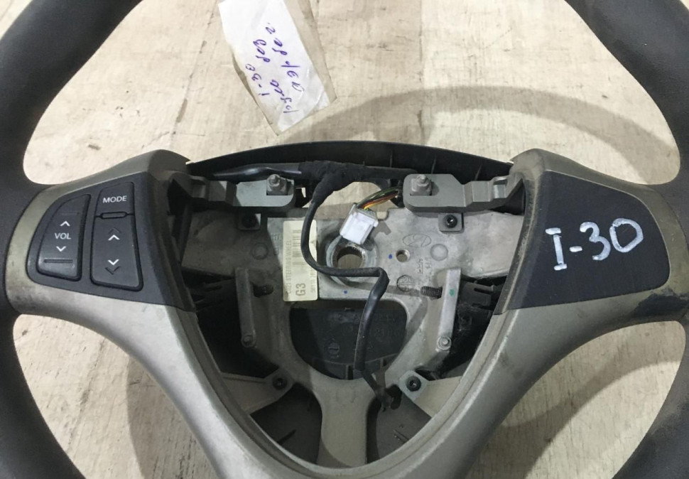 Руль Hyundai I30 1 2007-2012 oem 561112R100