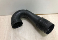 Патрубок воздушного фильтра Volkwswagen Touareg NF oem 7p6129684b