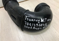 Патрубок воздушного фильтра Volkwswagen Touareg NF oem 7p6129684b