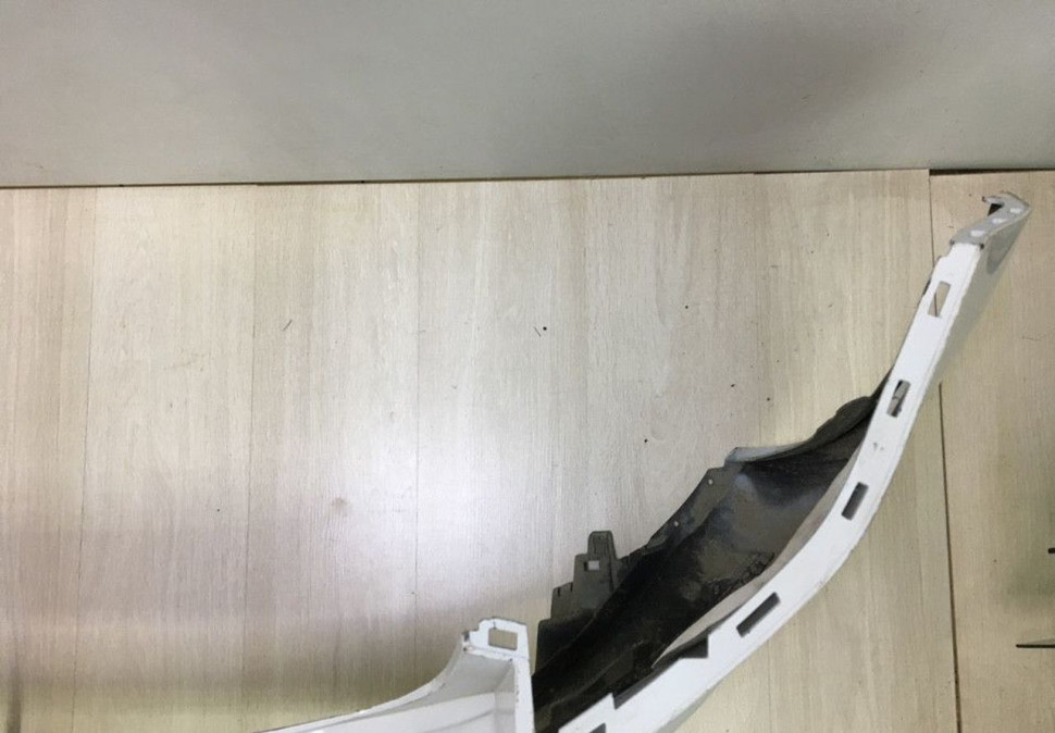 Бампер задний Volkswagen Golf 7 oem 5g6807421 (слом.бок.креп.) Бампер задний Volkswagen Golf 7 oem 5g6807421 (слом.бок.креп.)