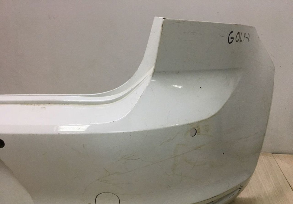 Бампер задний Volkswagen Golf 7 oem 5g6807421 (слом.бок.креп.) Бампер задний Volkswagen Golf 7 oem 5g6807421 (слом.бок.креп.)