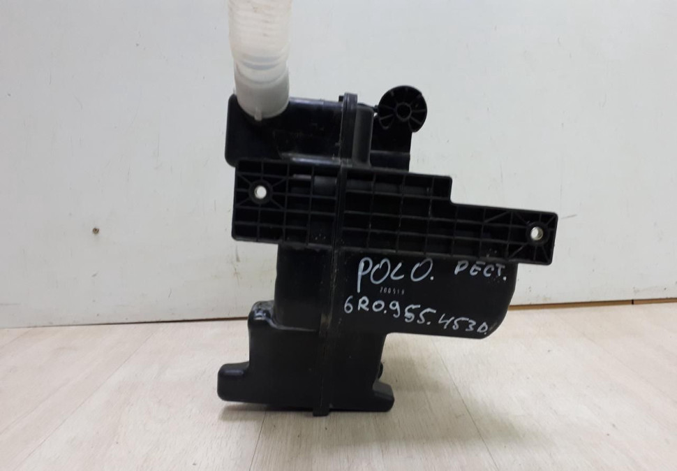 Бачок омывателя Volkswagen Polo oem 6R0955453D Бачок омывателя Volkswagen Polo oem 6R0955453D