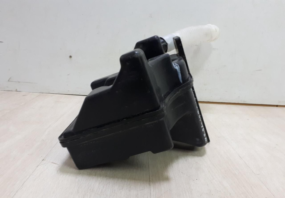 Бачок омывателя Volkswagen Polo oem 6R0955453D Бачок омывателя Volkswagen Polo oem 6R0955453D