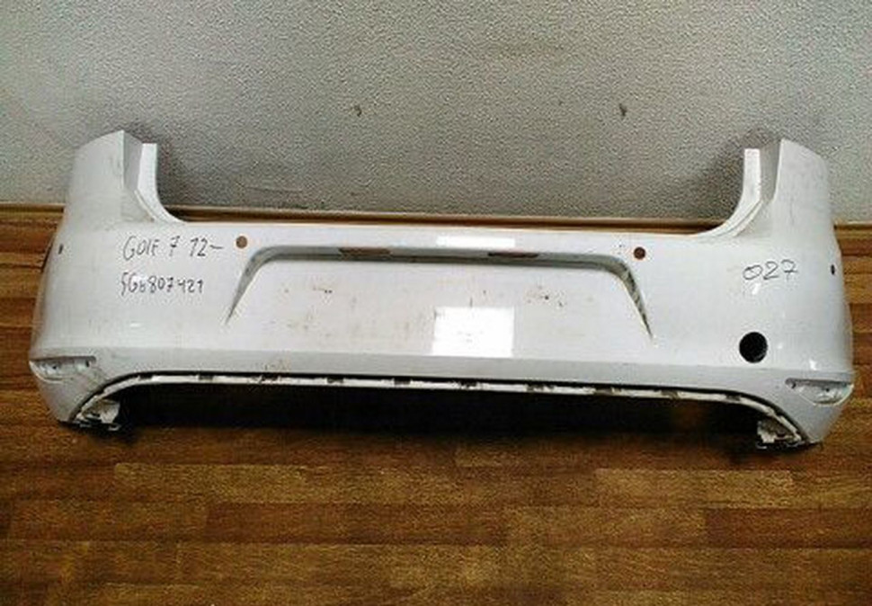 Бампер задний Volkswagen Golf 7 (12>) с трещиной oem 5g68007421