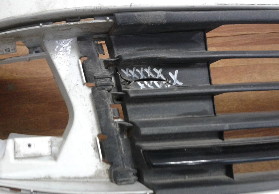 Бампер передний Volkswagen Polo (15>) (+решетка) (трещины, слом.1 верх. крепл.) oem 6ru807421 Бампер передний Volkswagen Polo (15>) (+решетка) (трещины, слом.1 верх. крепл.) oem 6ru807421