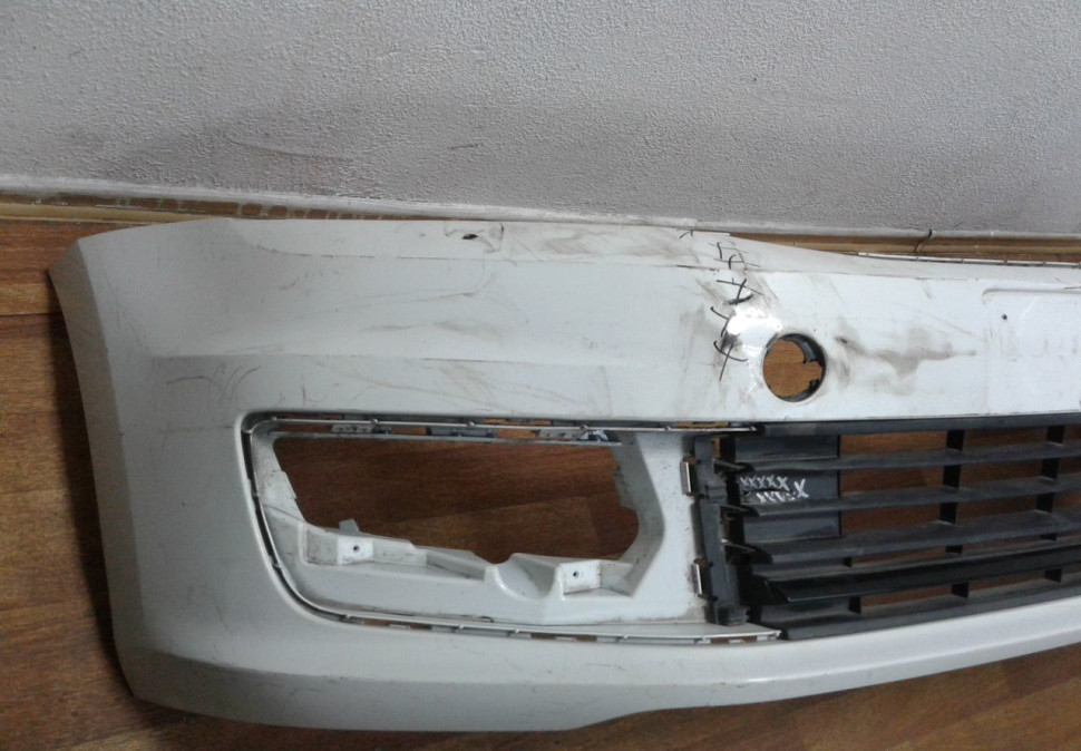 Бампер передний Volkswagen Polo (15>) (+решетка) (трещины, слом.1 верх. крепл.) oem 6ru807421 Бампер передний Volkswagen Polo (15>) (+решетка) (трещины, слом.1 верх. крепл.) oem 6ru807421