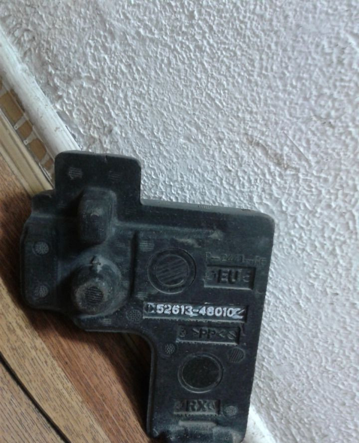 Абсорбер переднего бампера правый Lexus RX 350/450 oem 5261348010 Абсорбер переднего бампера правый Lexus RX 350/450 oem 5261348010