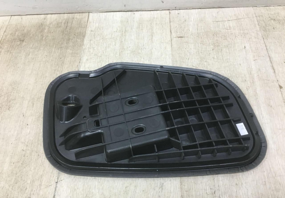 Накладка передней левой двери внутренняя бу Skoda Octavia A7 OEM 5E0837915E Накладка передней левой двери внутренняя бу Skoda Octavia A7 OEM 5E0837915E