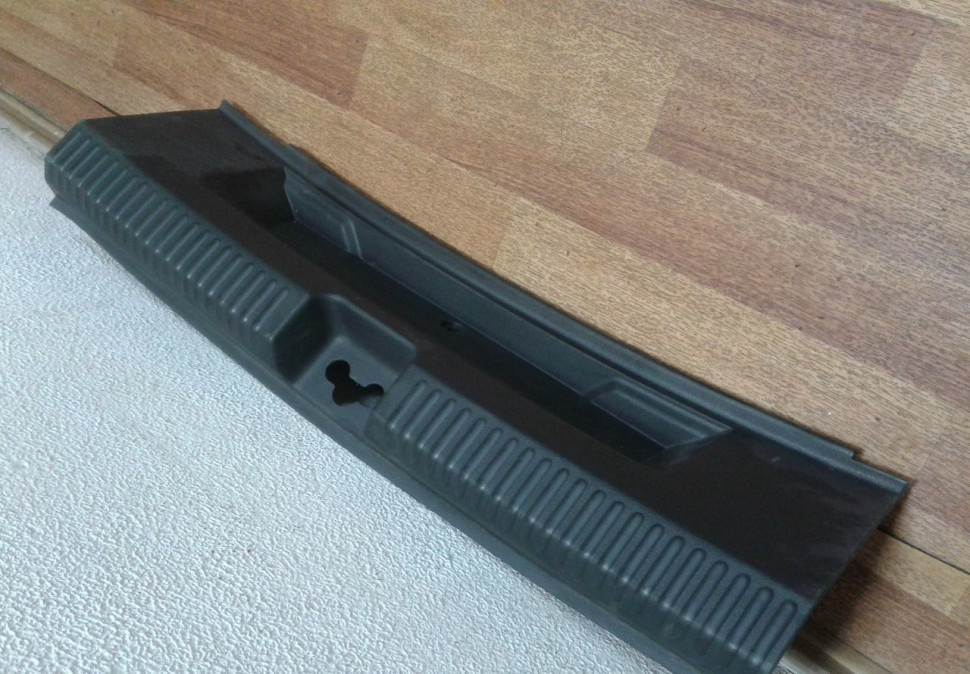 Обивка задней панели Volkswagen Polo sedan (09>) oem 6RU863459A Обивка задней панели Volkswagen Polo sedan (09>) oem 6RU863459A