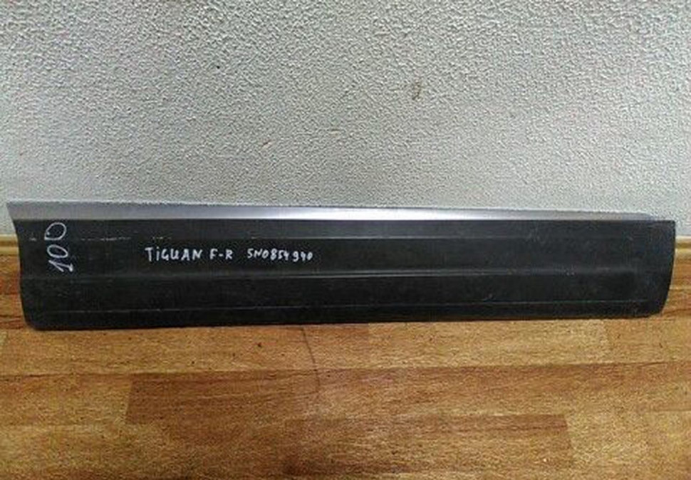 Молдинг двери передний правый Volkswagen Tiguan oem 5n0854940 (скл-3)