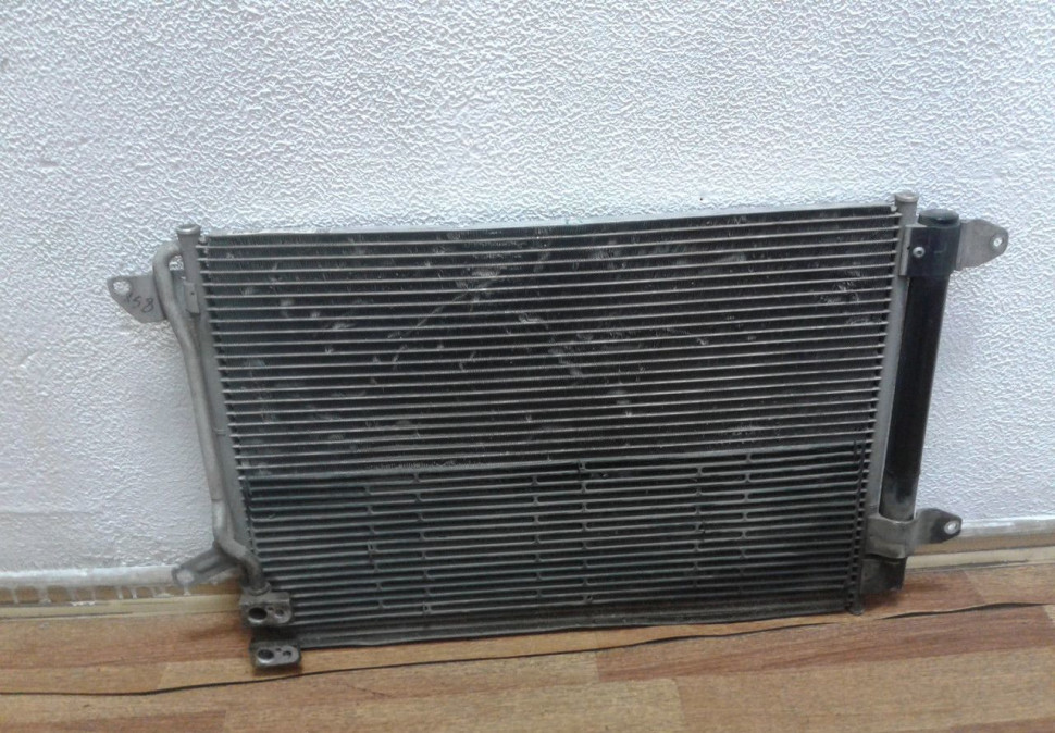 Радиатор кондиционера Volkswagen Jetta 6 oem 5c0820411g Радиатор кондиционера Volkswagen Jetta 6 oem 5c0820411g