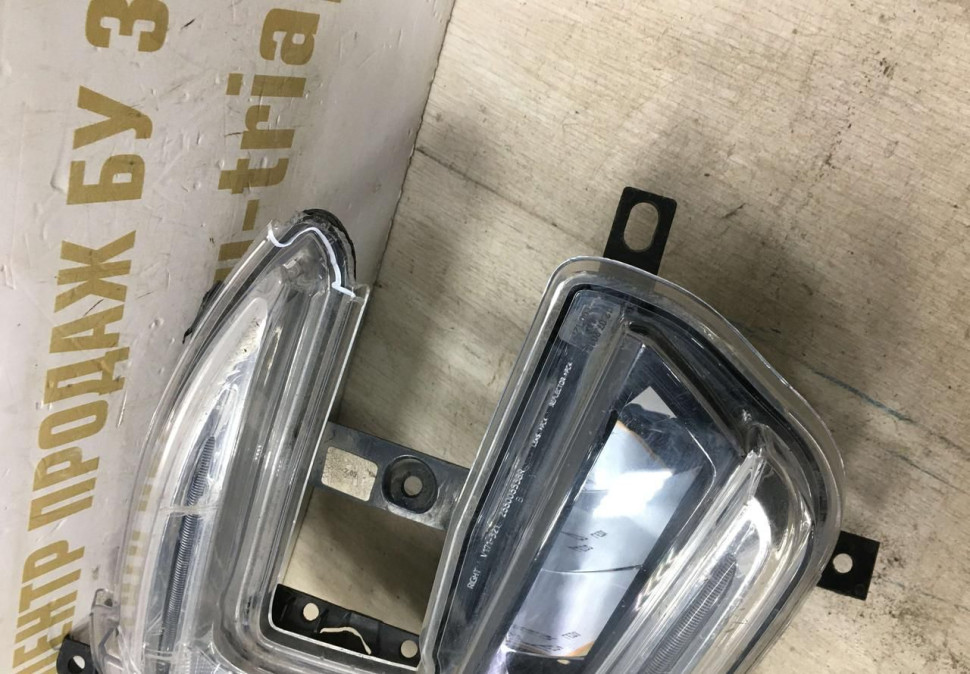 Фара ЛЭД LED противотуманная правая Renault Kaptur OEM 266006538R